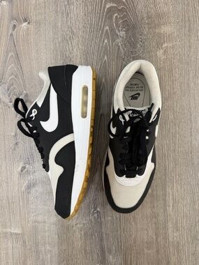 Nike Black & White Air Max Sneakers with Gum Outsole